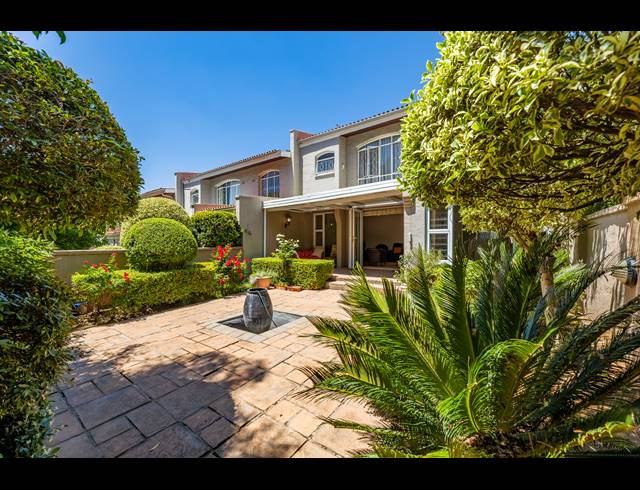 3 BEDROOM TOWNHOUSE FOR SALE IN BRYANSTON